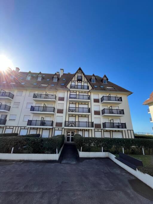 Appartement Douillet - Vue Mer - Piscine/ Tennis Cabourg Zewnętrze zdjęcie